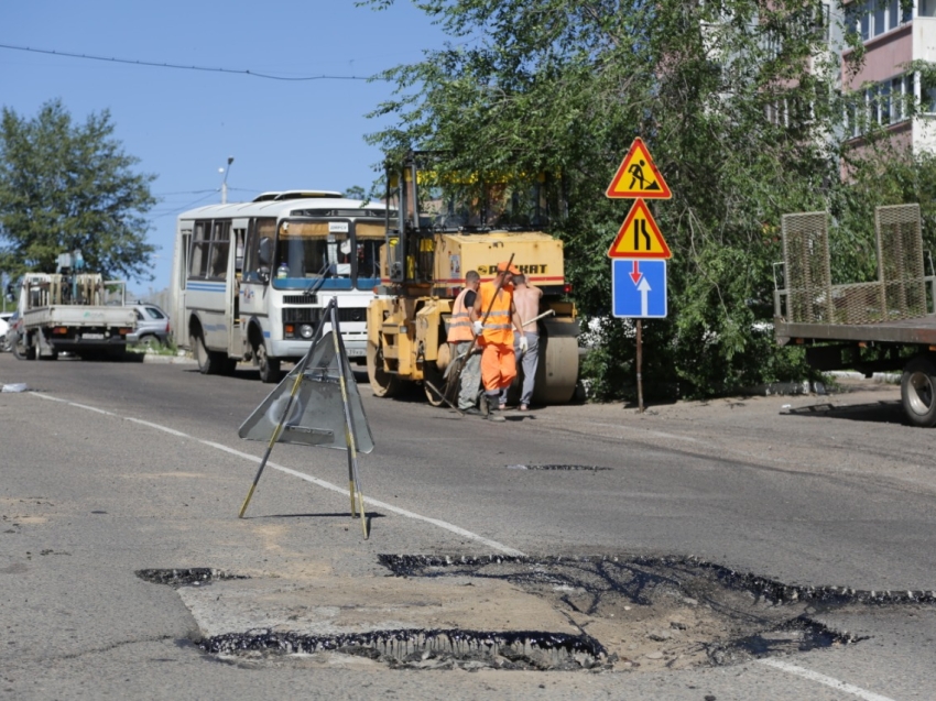 ​В поселке Вершино-Дарасунский до конца года завершат основные работы по реконструкции центральной улицы 